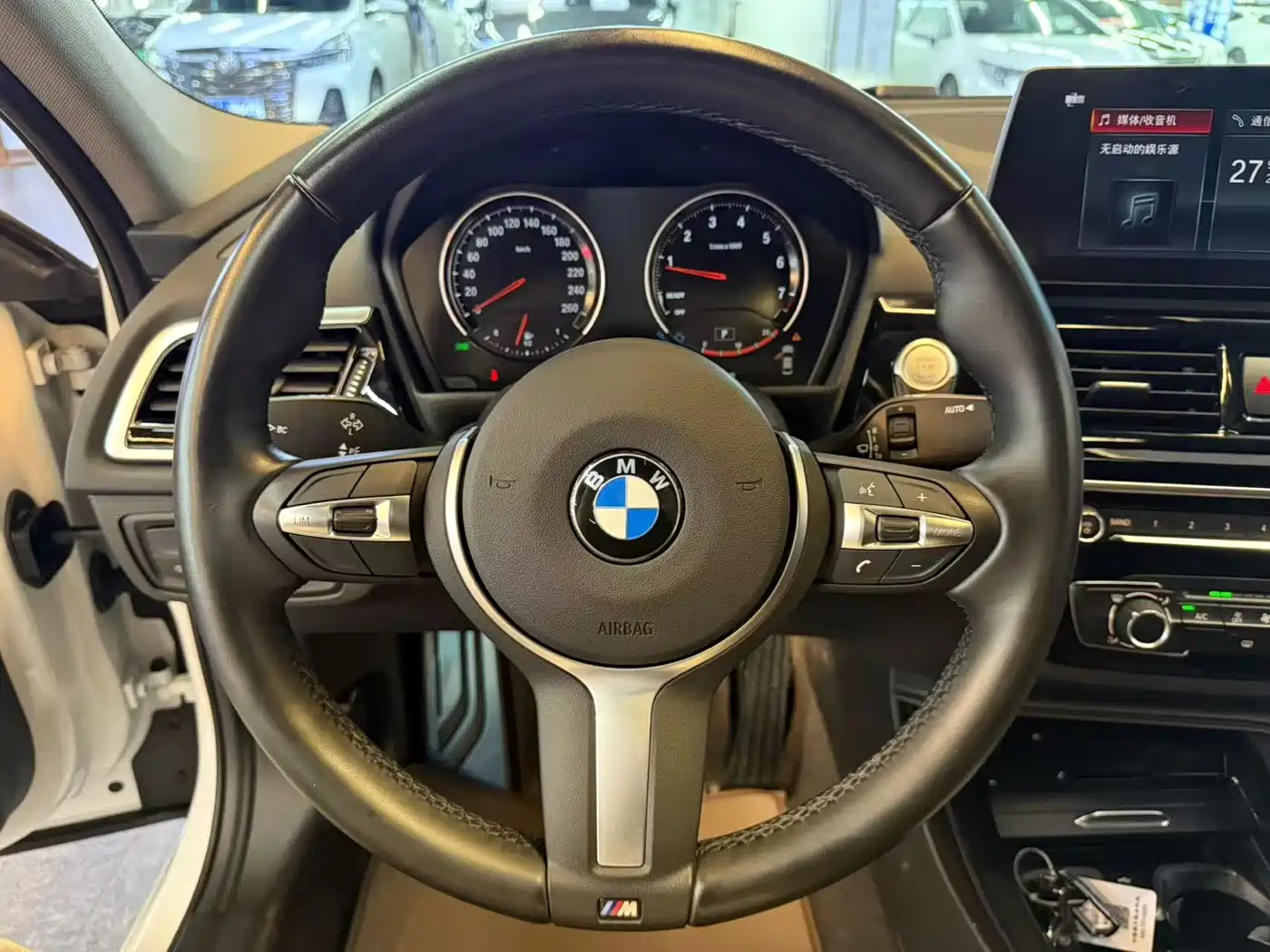 BMW 1 Series 2023 125i M Sport Shadow Edition фото 7