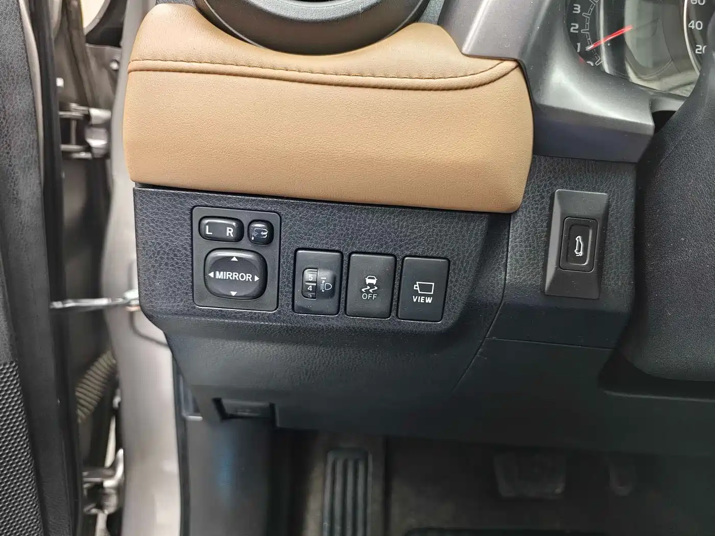 Toyota RAV4 Rongfang 2016 2.0L CVT 2WD Trend (China V) фото 24