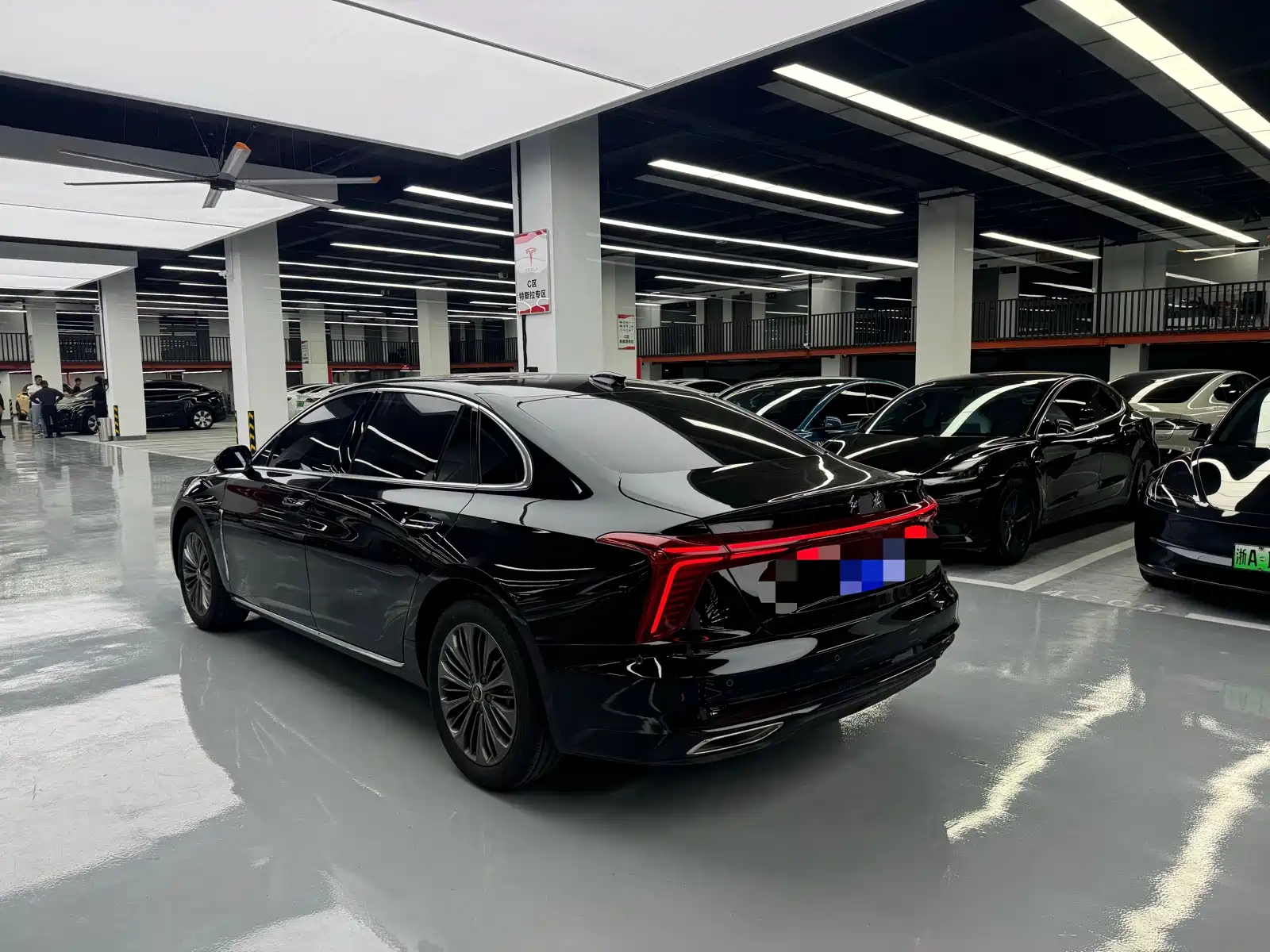 Photo 15 - Hongqi H5