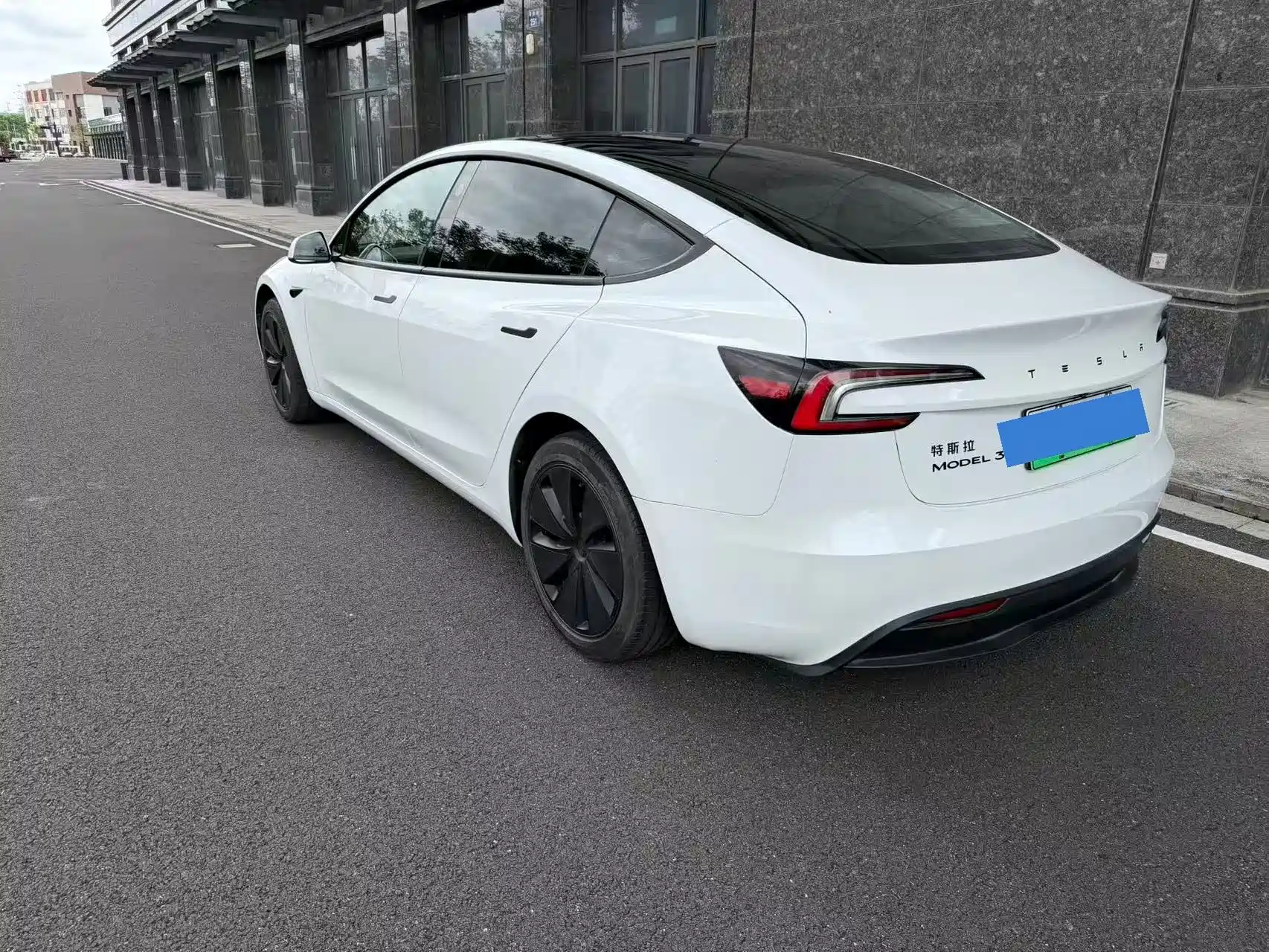 Фото 6 - Tesla Model 3