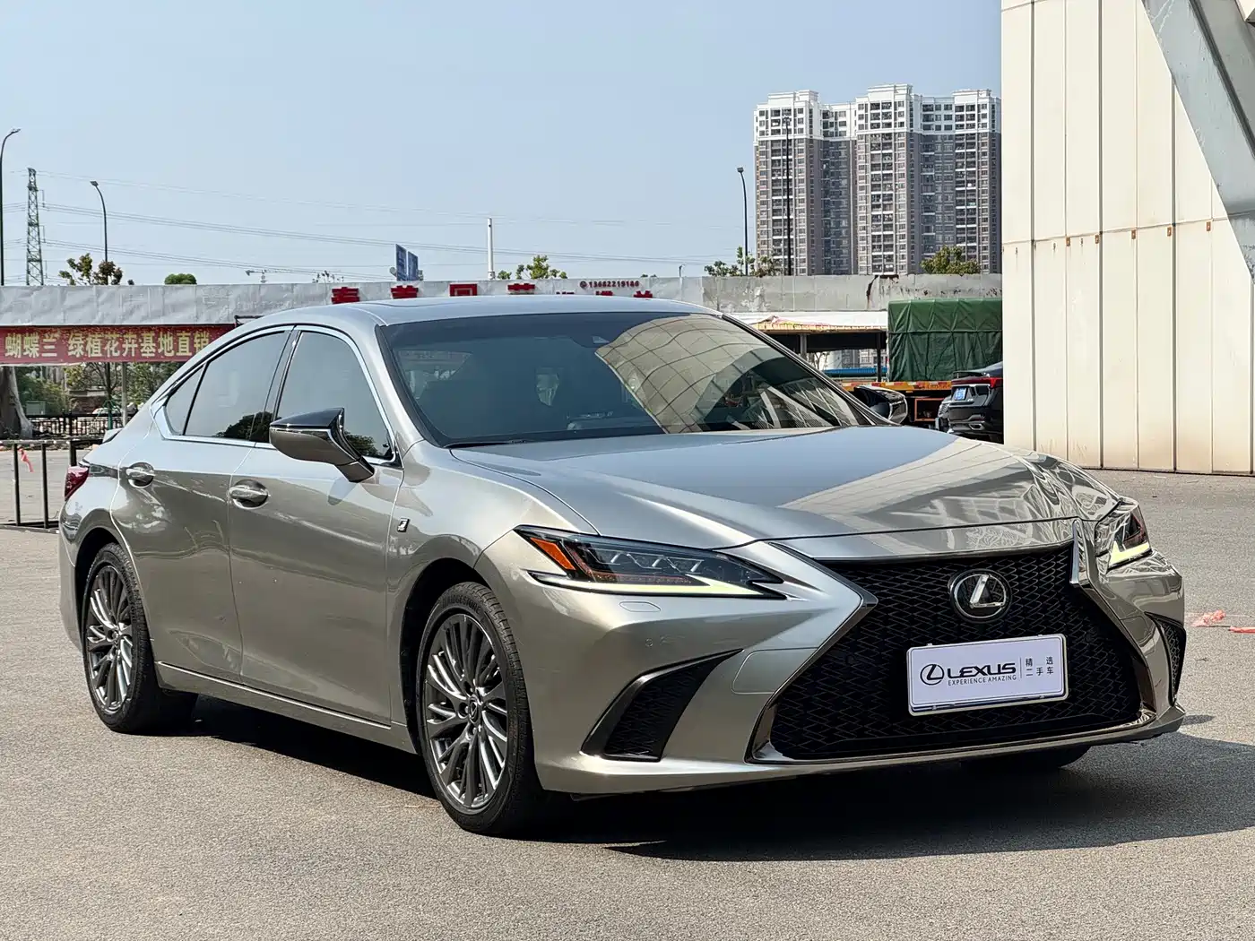 Фото 3 - Lexus ES