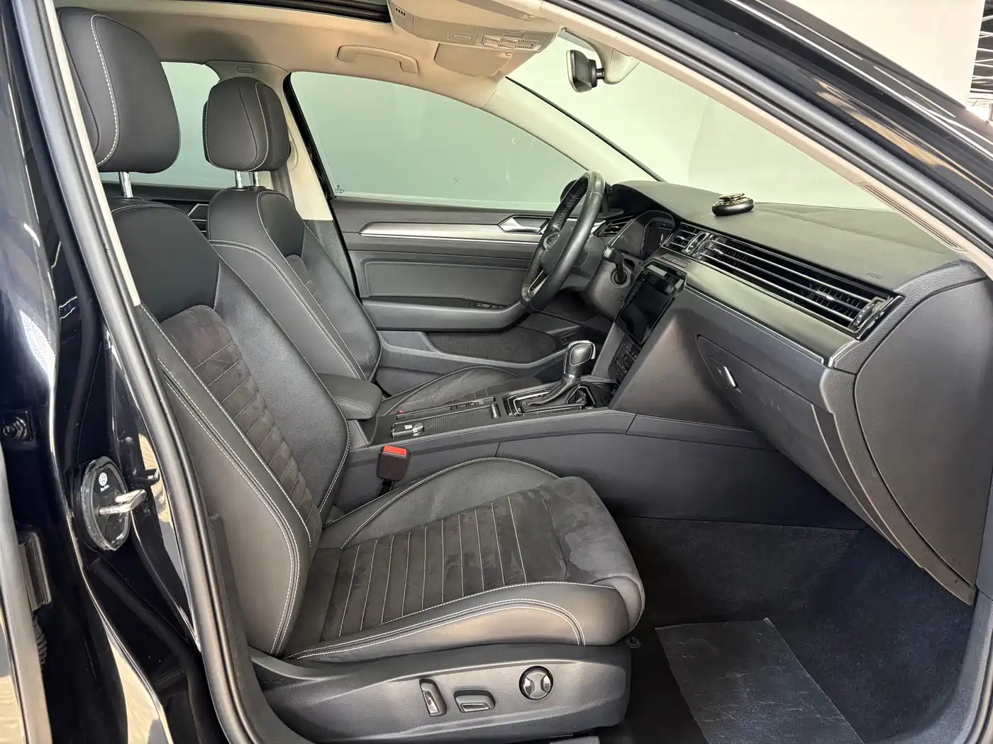 Volkswagen Magotan 2020 330TSI DSG Luxury фото 6