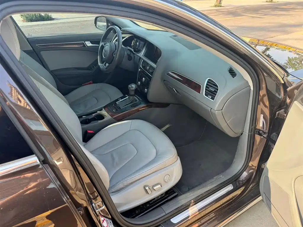 Audi A4L 2016 35 TFSI Collector's Edition S line Comfort фото 8