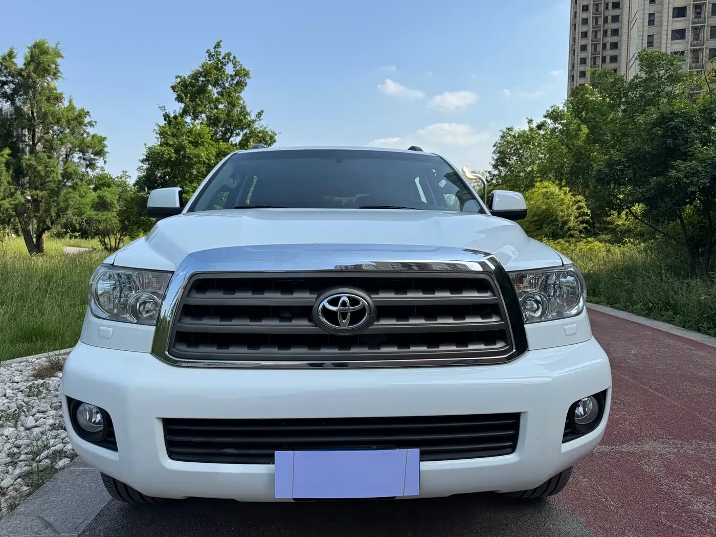Toyota Sequoia 2010 5.7 Platinum Edition фото 3