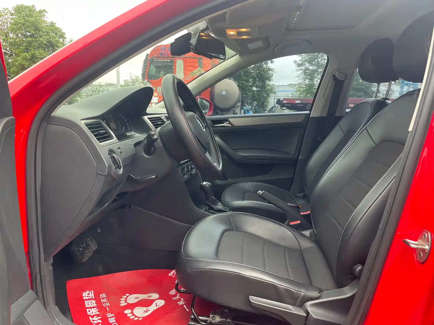 Škoda Skoda Rapid Spaceback 2016 Facelift 1.6L Automatic Innovation Edition фото 4