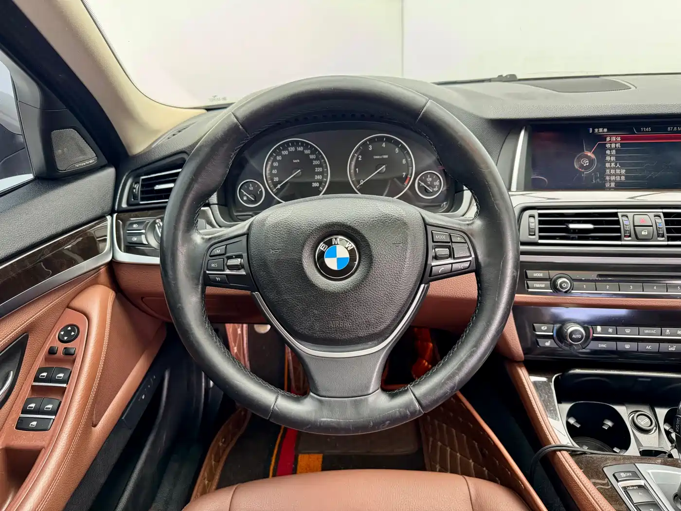 BMW 5 Series 2014 528Li Leading Edition фото 17