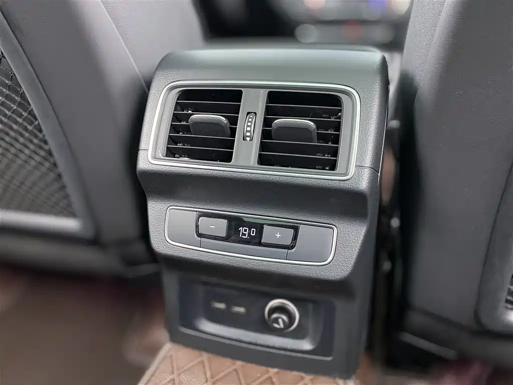 Audi Q5L 2022 40T Luxury Dynamic фото 22