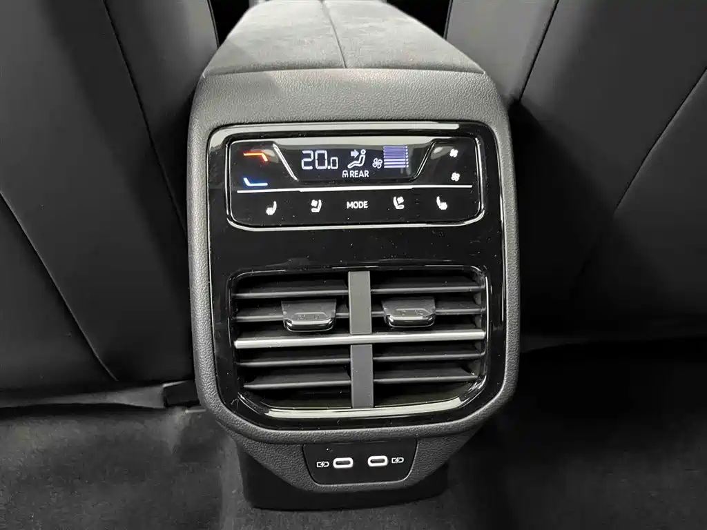 Volkswagen Passat 2025 Model Pro 380TSI Starlight Dragon Premium Edition фото 15