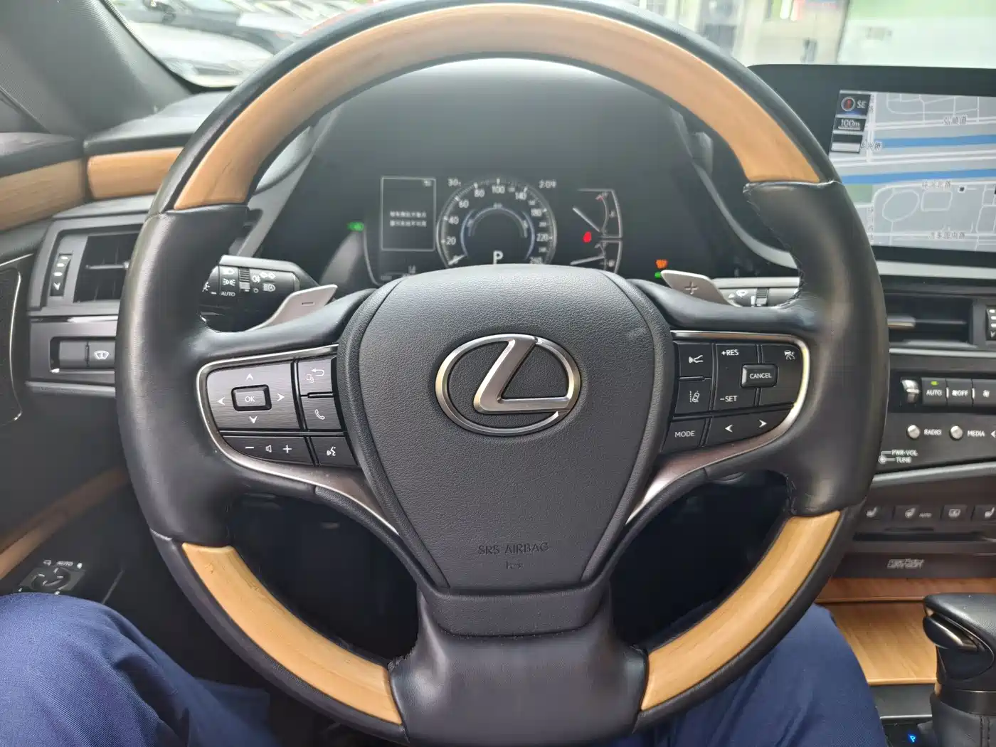 Lexus ES 2022 300h Executive Edition фото 10