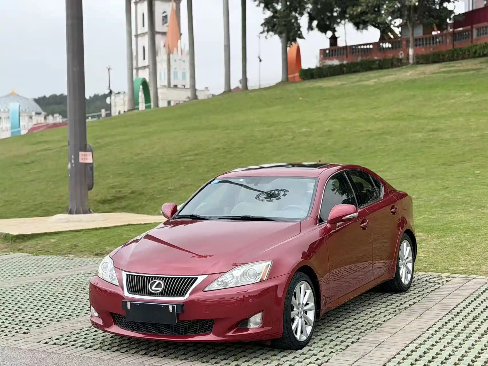 Фото 1 - Lexus IS