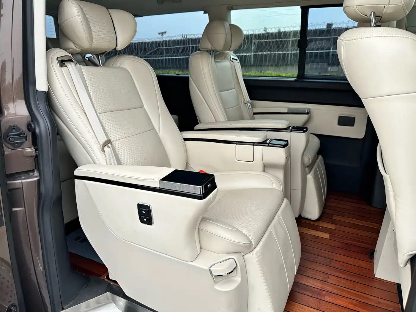Volkswagen Caravelle 2014 2.0TSI 4WD Comfort Edition фото 11