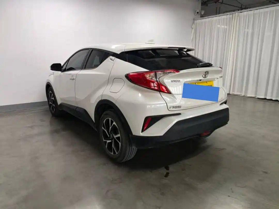 Toyota C-HR 2020 Model 2.0L Leading фото 2