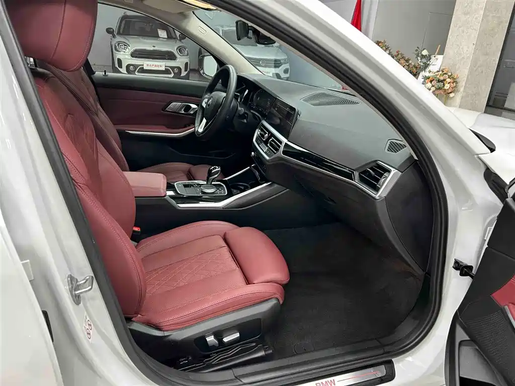 BMW 3 Series 2022 320i Sport Package фото 14