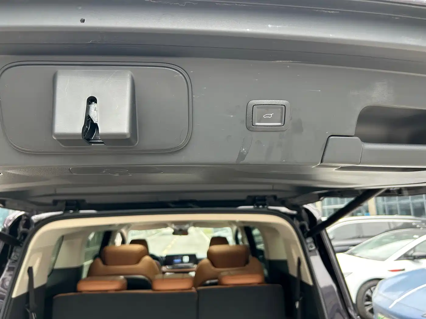 Hongqi HQ9 PHEV 2024 Model 2.0T AWD Business Edition фото 17