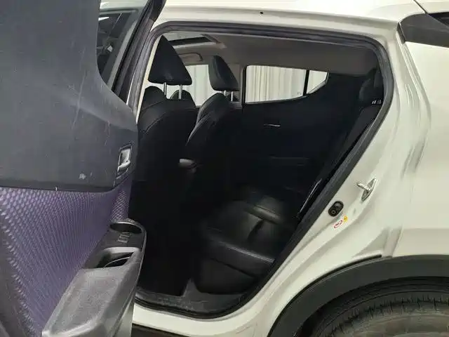 Toyota C-HR 2020 Model 2.0L Leading фото 7