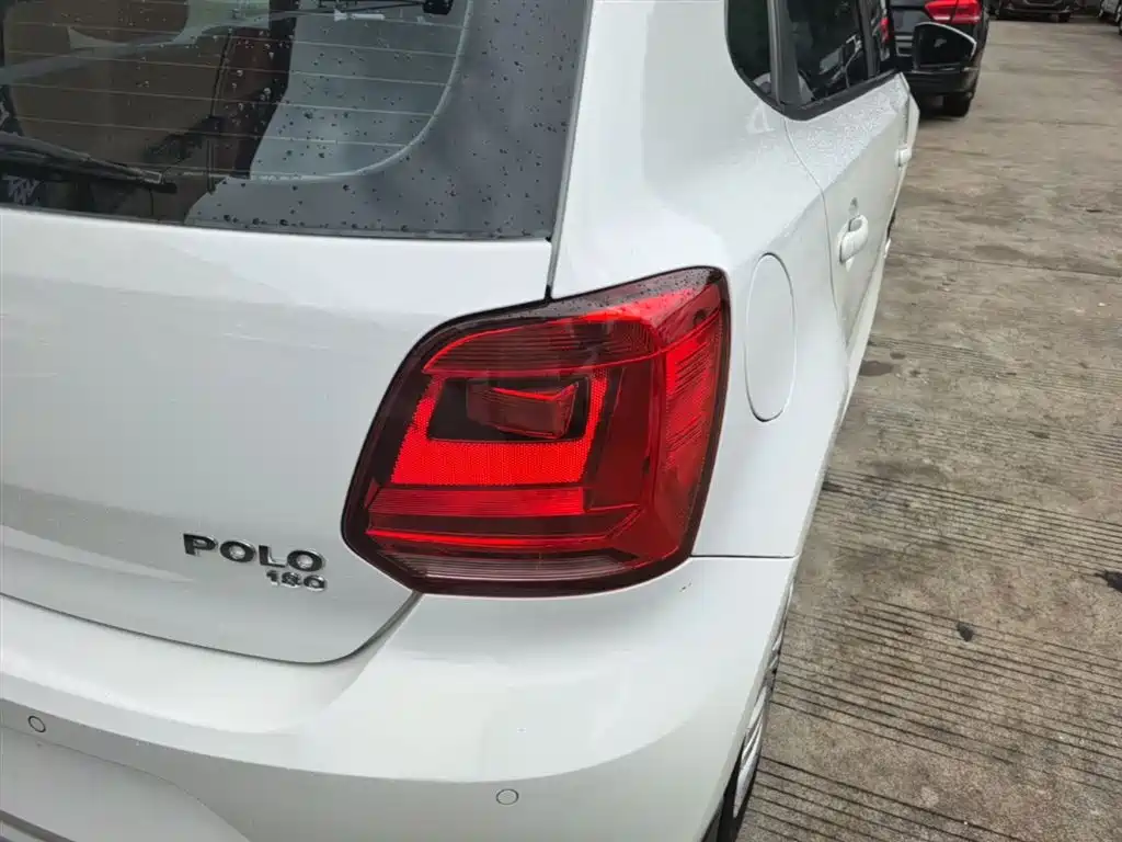 Volkswagen Polo 2016 1.6L Automatic Comfort фото 8