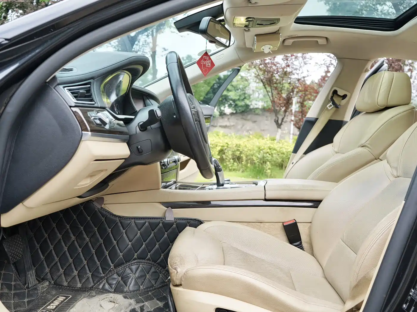 BMW 7 Series 2011 740Li Steinway Limited Edition фото 12