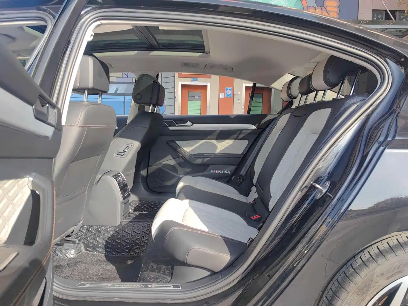 Volkswagen Magotan 2023 Model 2 Million Commemorative Edition 330TSI DSG Luxury фото 9