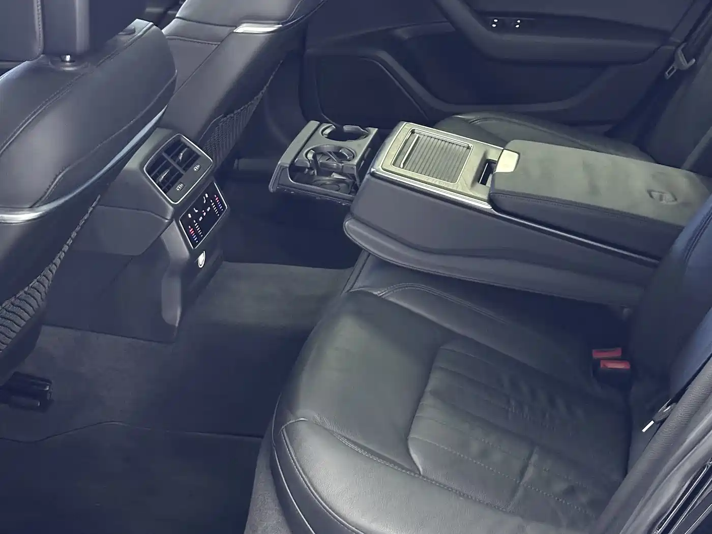 Audi A6L 2019 45 TFSI quattro Exclusive Elegance фото 10