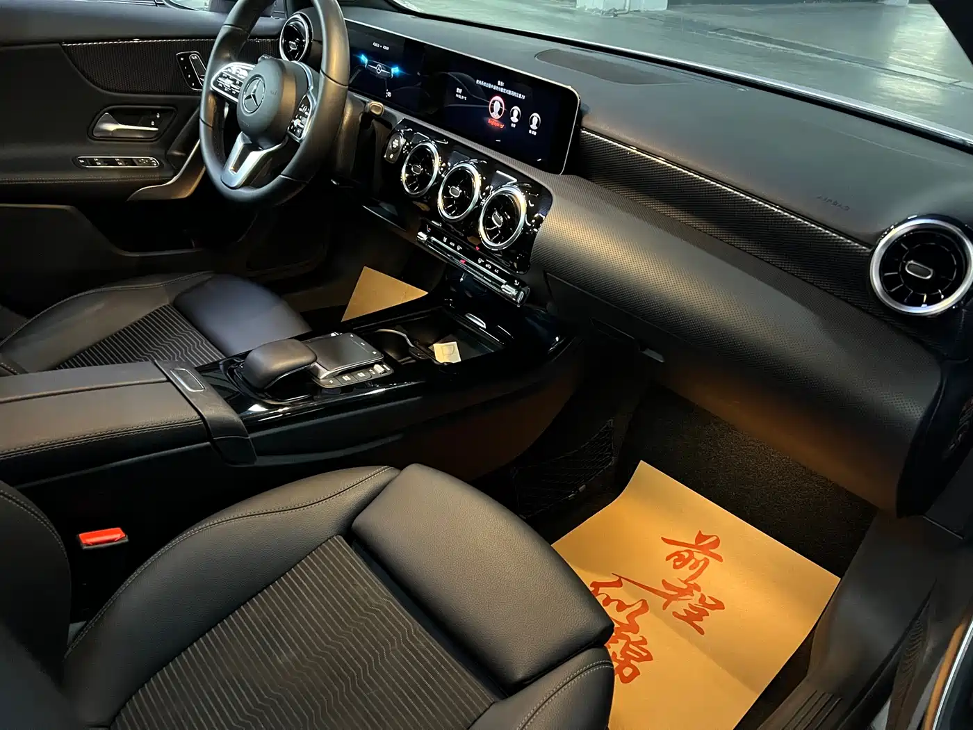 Mercedes-Benz A-Class (Import) 2019 A 200 Fashion Version фото 11