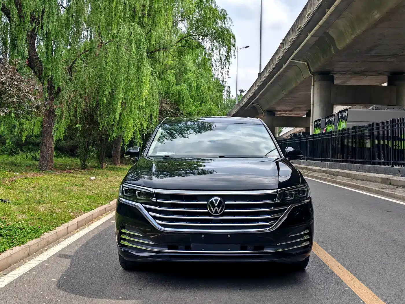 Volkswagen Viloran 2022 380TSI Premium Edition фото 2
