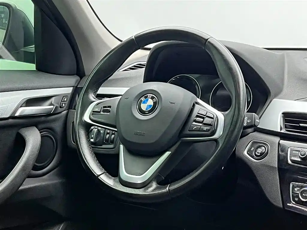 BMW X1 2019 sDrive18Li Fashion Model фото 24