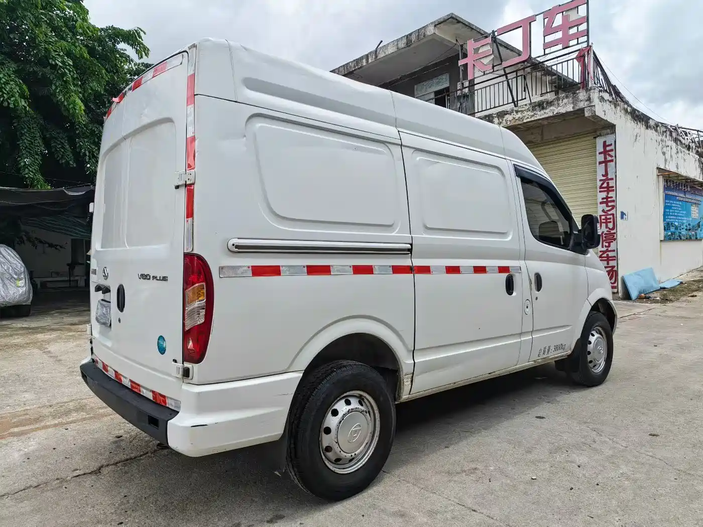 SAIC Maxus Xintu V80 2019 2.0T Plus 6MT Panel Van Short Wheelbase Medium Roof 2-3-seater фото 3