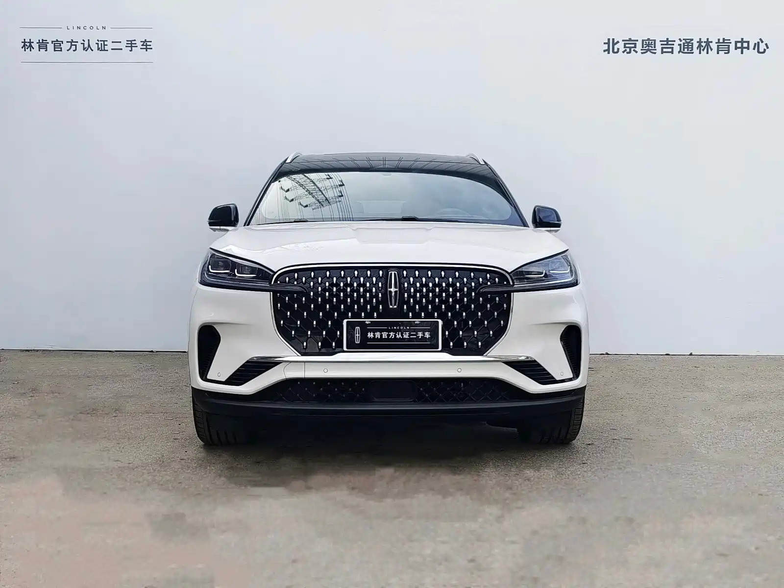 Фото 2 - Lincoln Aviator