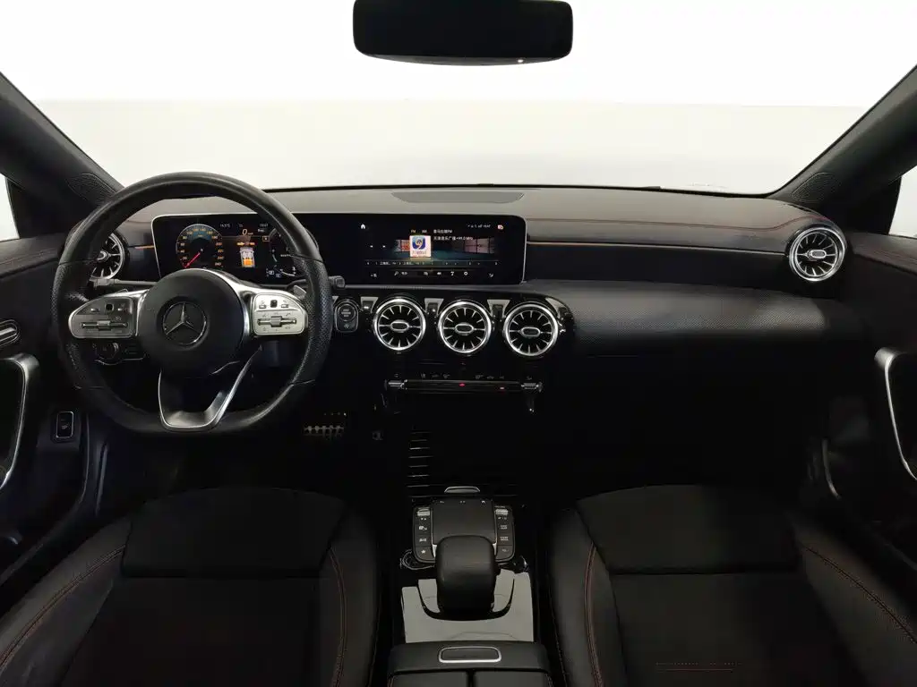 صورة 5 - Mercedes-Benz CLA (Import)