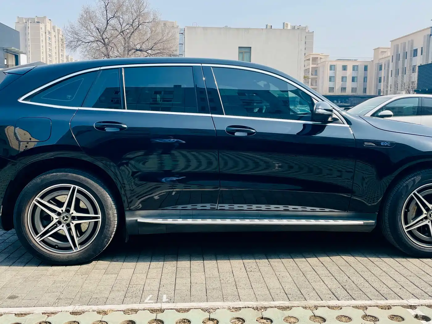MERCEDES-BENZ EQC