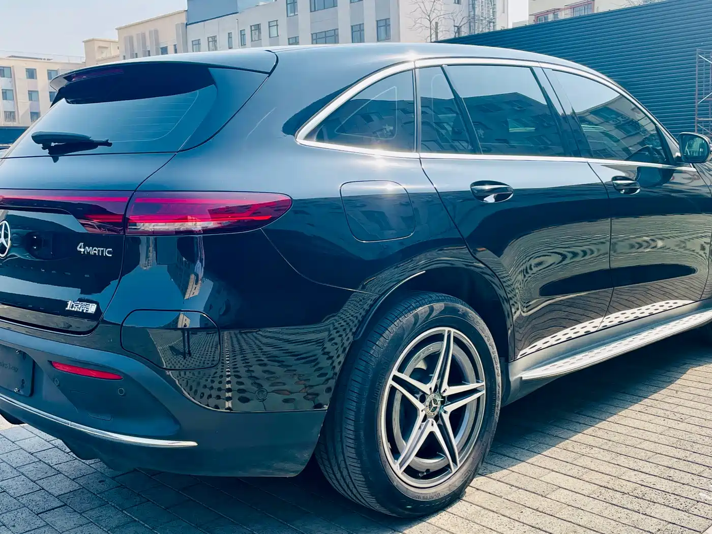 MERCEDES-BENZ EQC