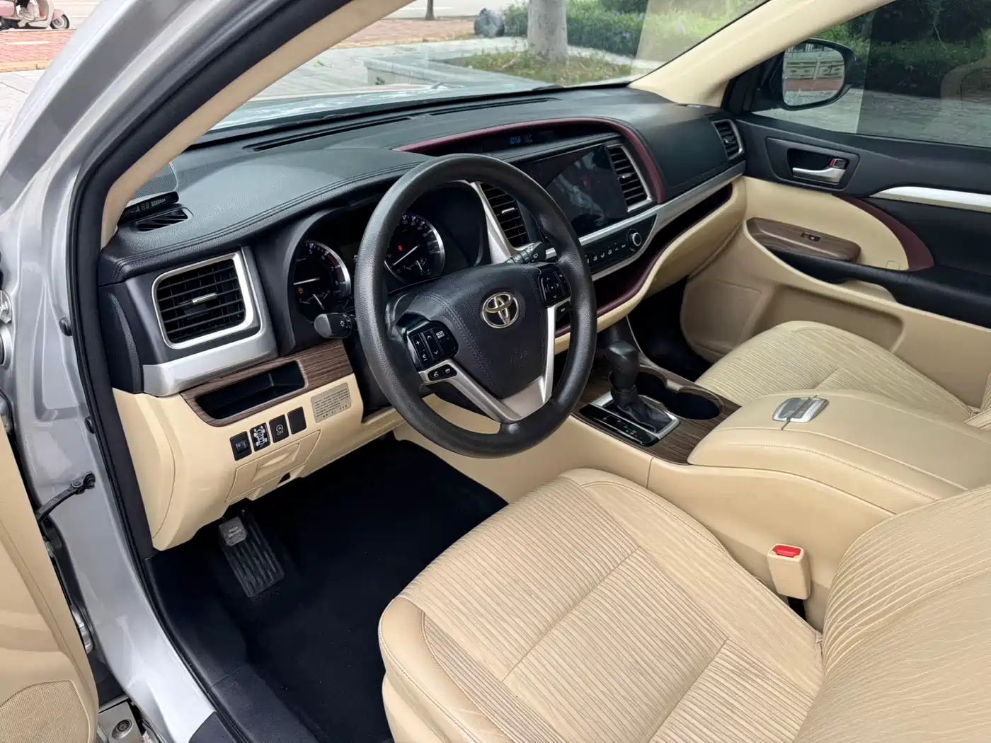 Toyota Highlander 2015 2.0T AWD Elite Edition 7-seater фото 4