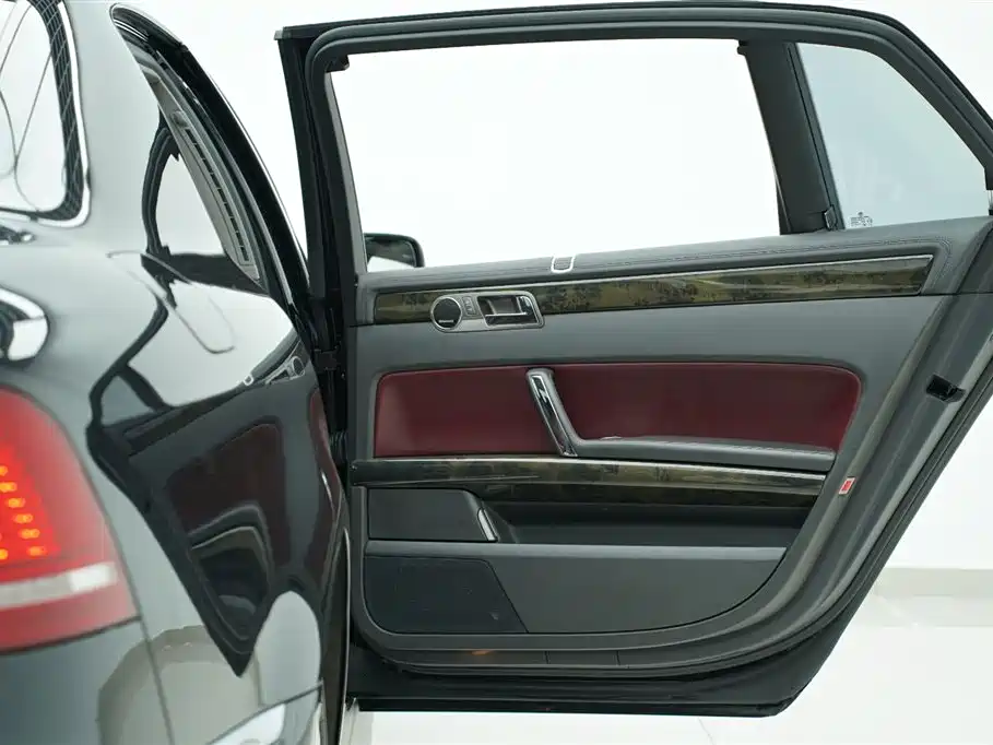 Volkswagen Phaeton 2011 4.2L V8 4-seat Extended Individual Edition фото 25