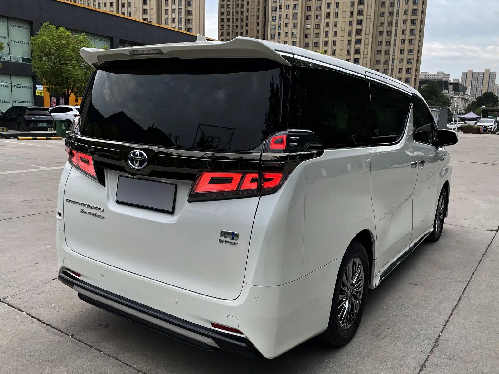 Фото 5 - Toyota Vellfire