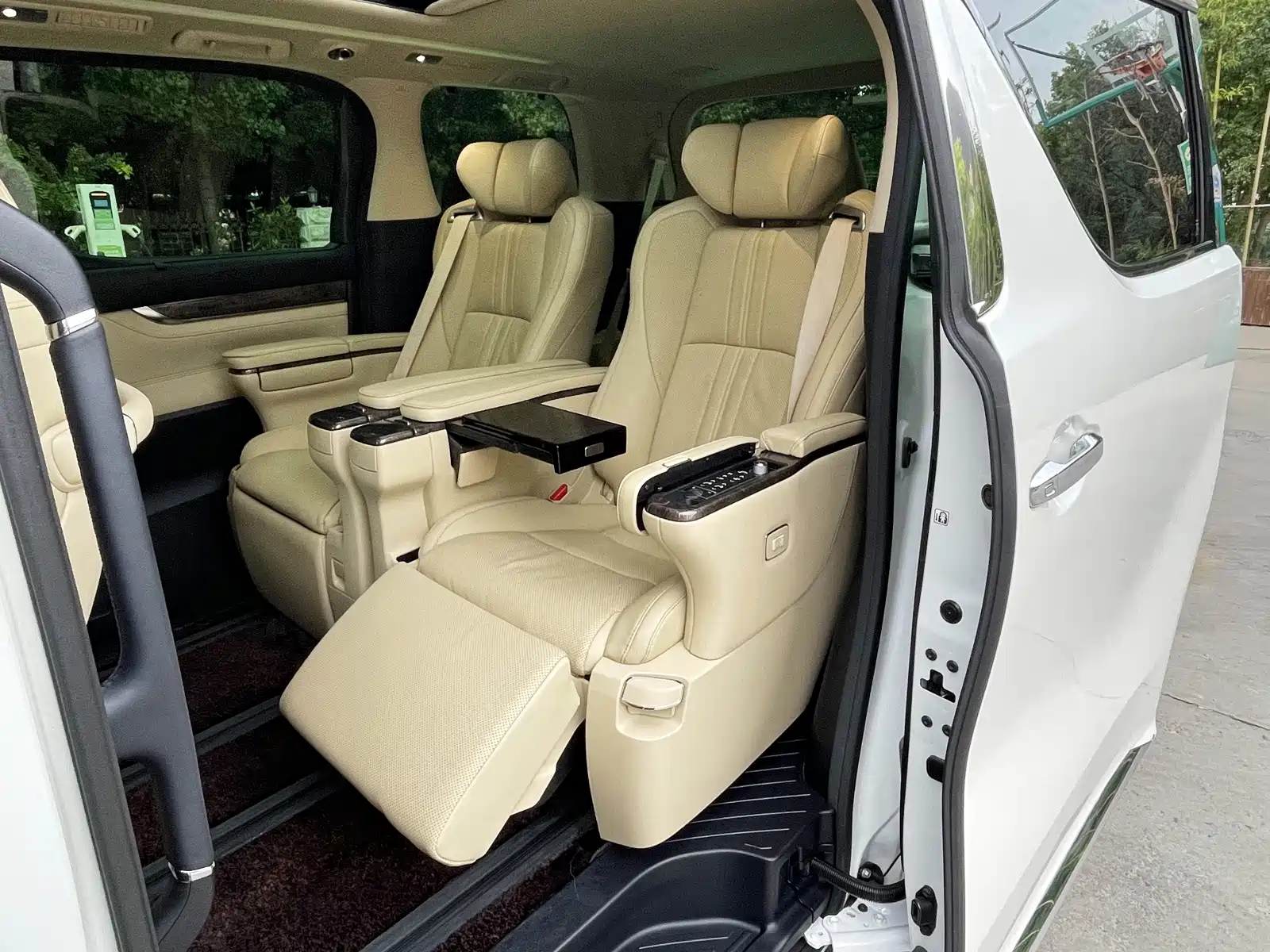 Фото 18 - Toyota Vellfire