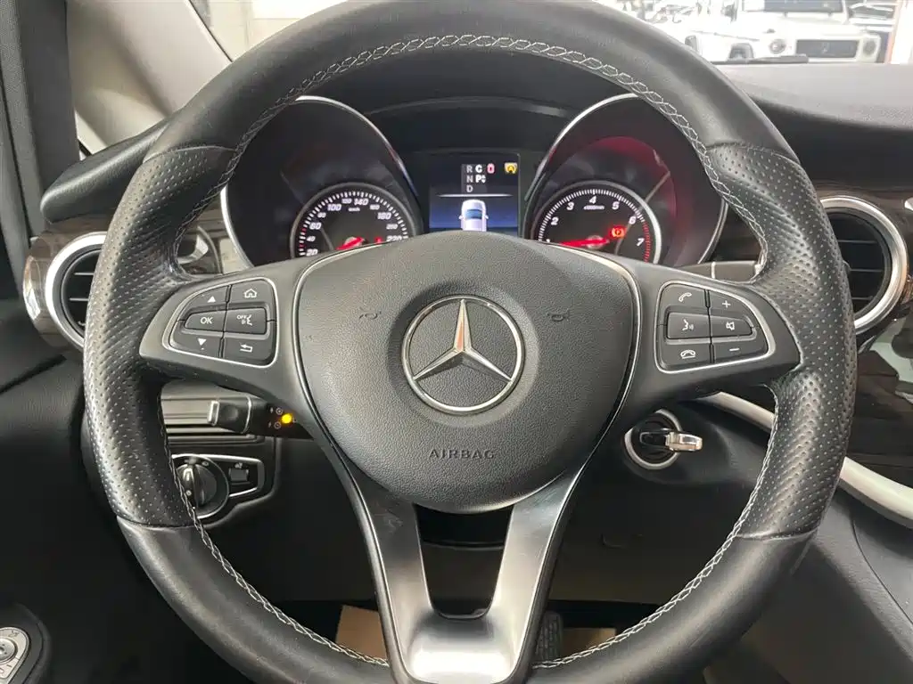 Mercedes-Benz V-Class 2017 Model V 260 Pilot Edition фото 15