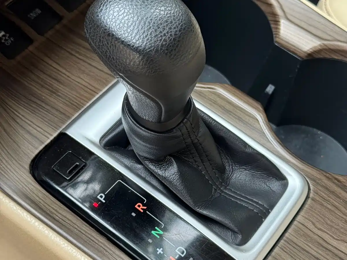 Toyota Highlander 2015 2.0T AWD Elite Edition 7-seater фото 15