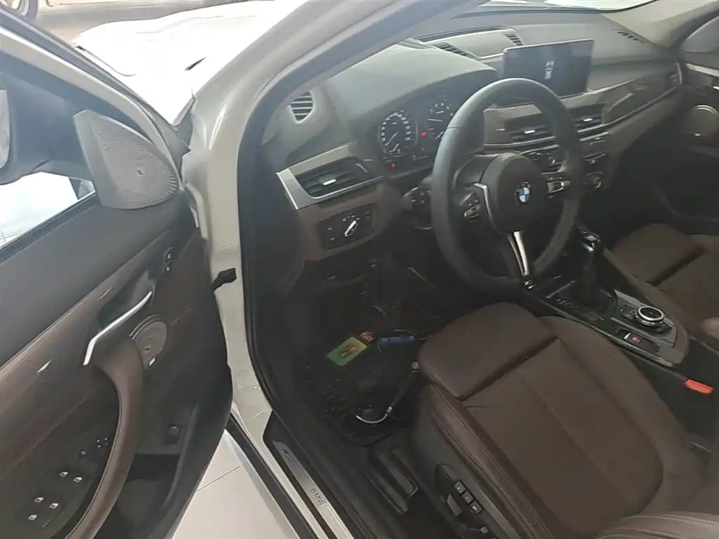 BMW X1 2018 sDrive18Li Premium Model фото 16