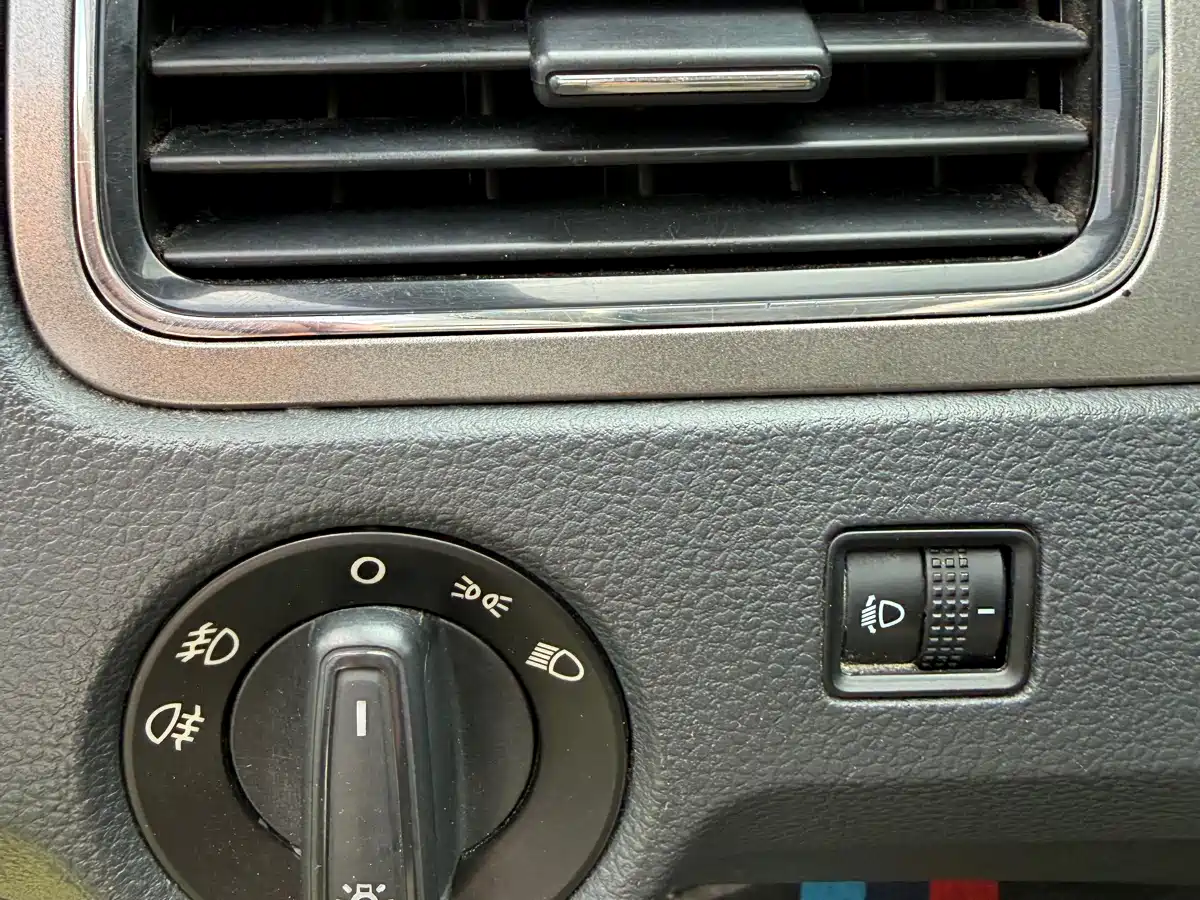 Volkswagen Santana 2016 1.6L Automatic Comfort Edition фото 19