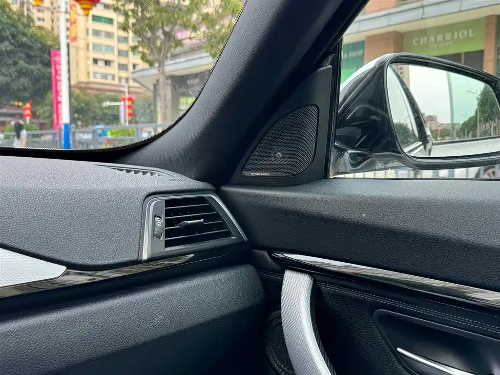 BMW 3 Series GT 2018 320i M Sport фото 17