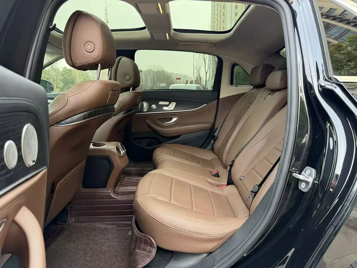 Mercedes-Benz E-Class 2020 E 300 L Luxury Model фото 6