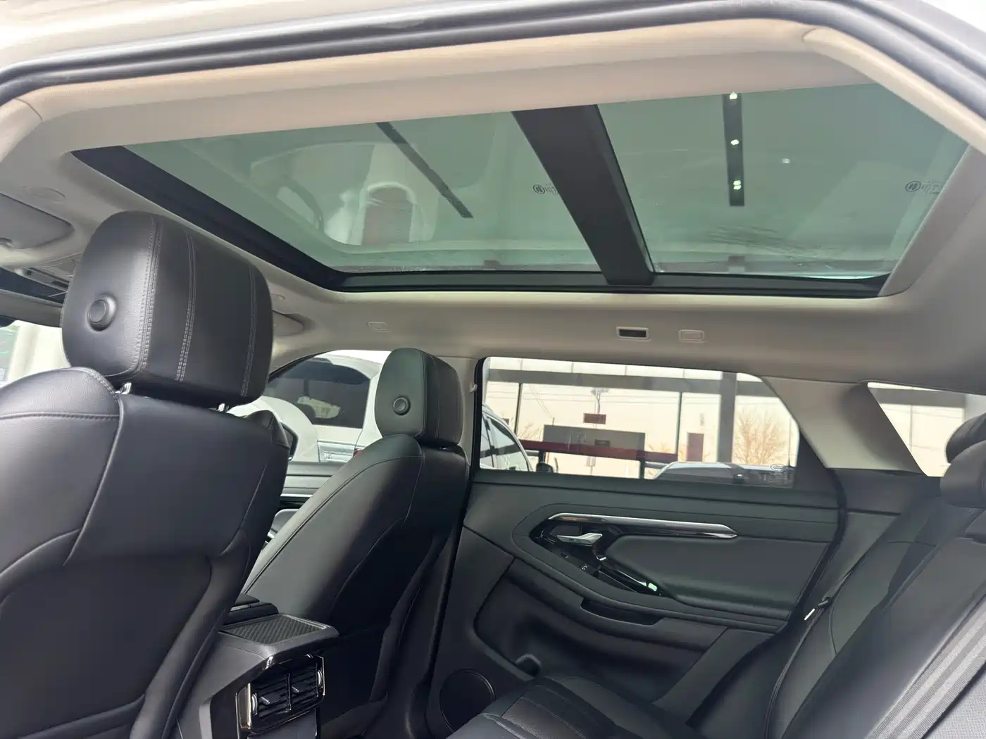 Land Rover Range Rover Evoque 2021 Range Rover Evoque L 200PS R-Dynamic Standard Elite Edition фото 13