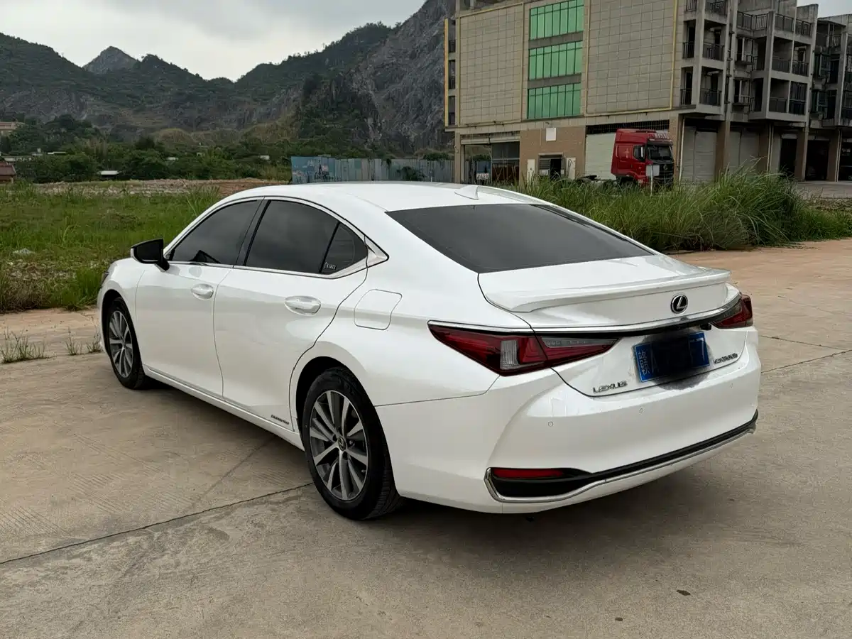 Lexus ES 2018 300h Excellence Edition China V фото 7