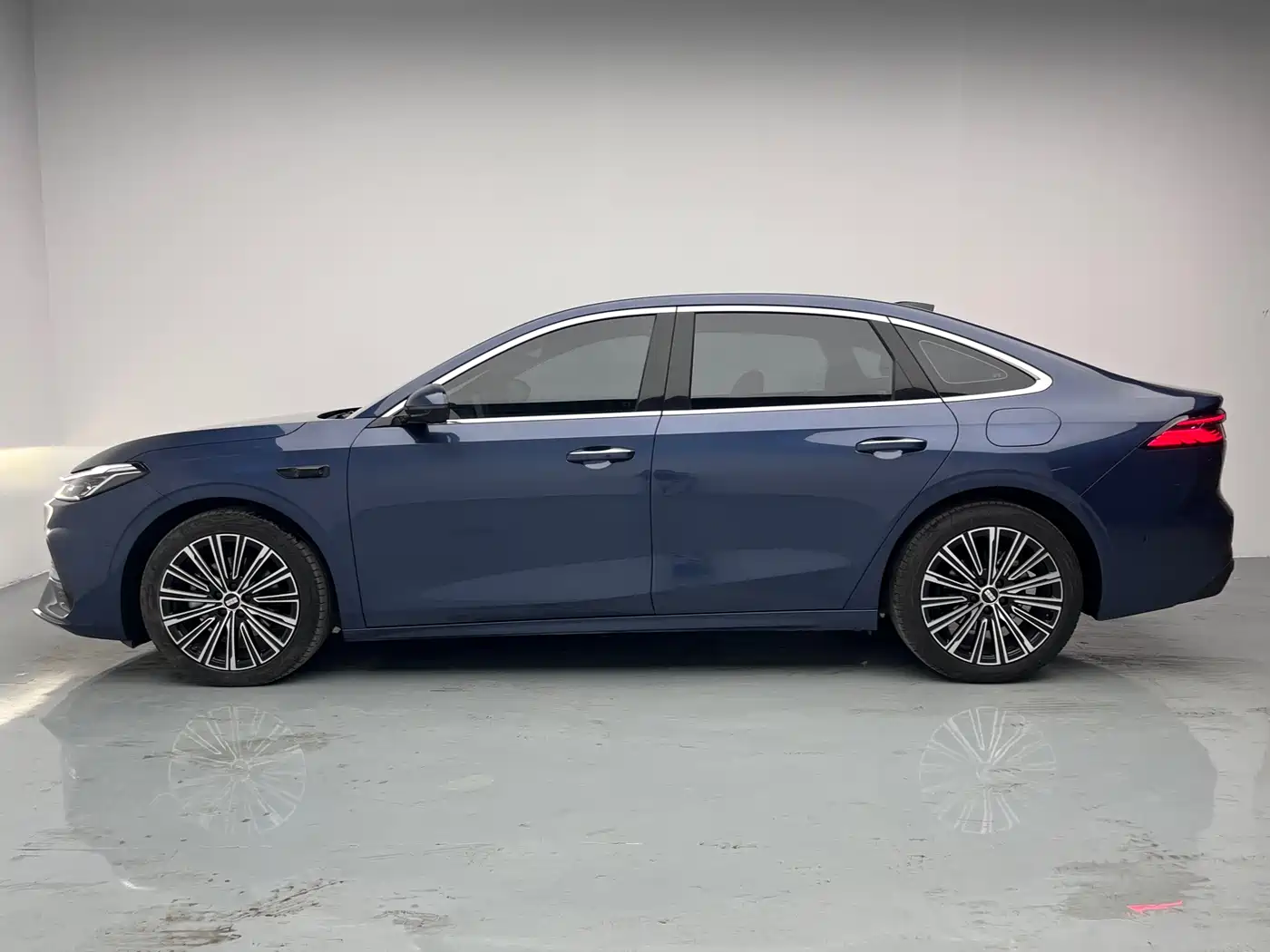 Geely Galaxy Galaxy A7 2025 EM-i фото 12