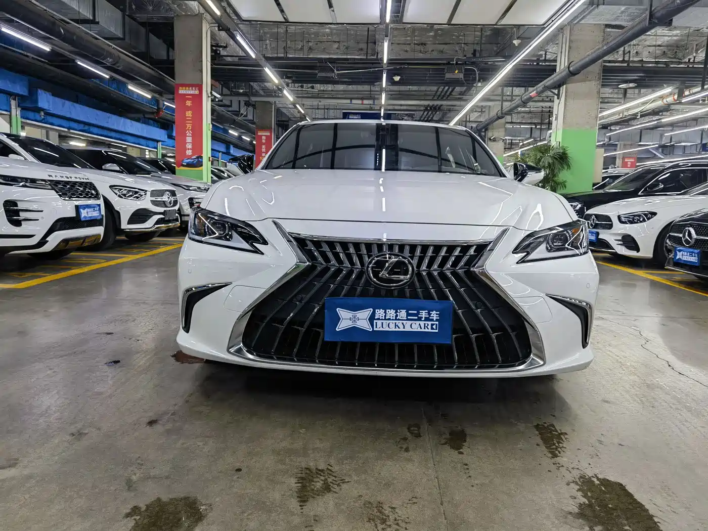 Lexus ES 2023 200 Excellence Edition фото 2