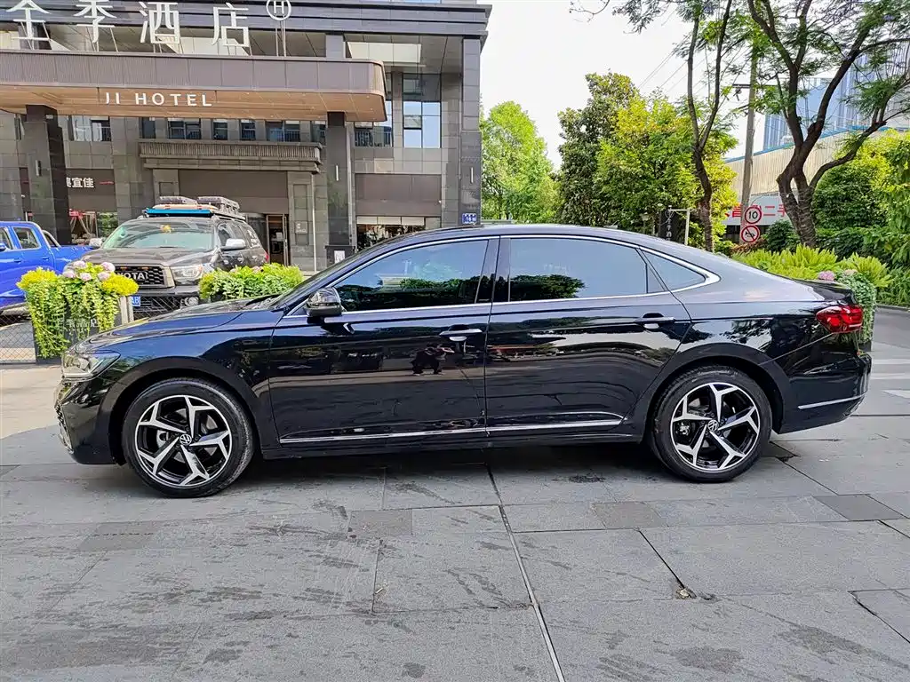 Volkswagen Passat 2025 Outstanding 380TSI Starlight Dragon Soaring Edition фото 3