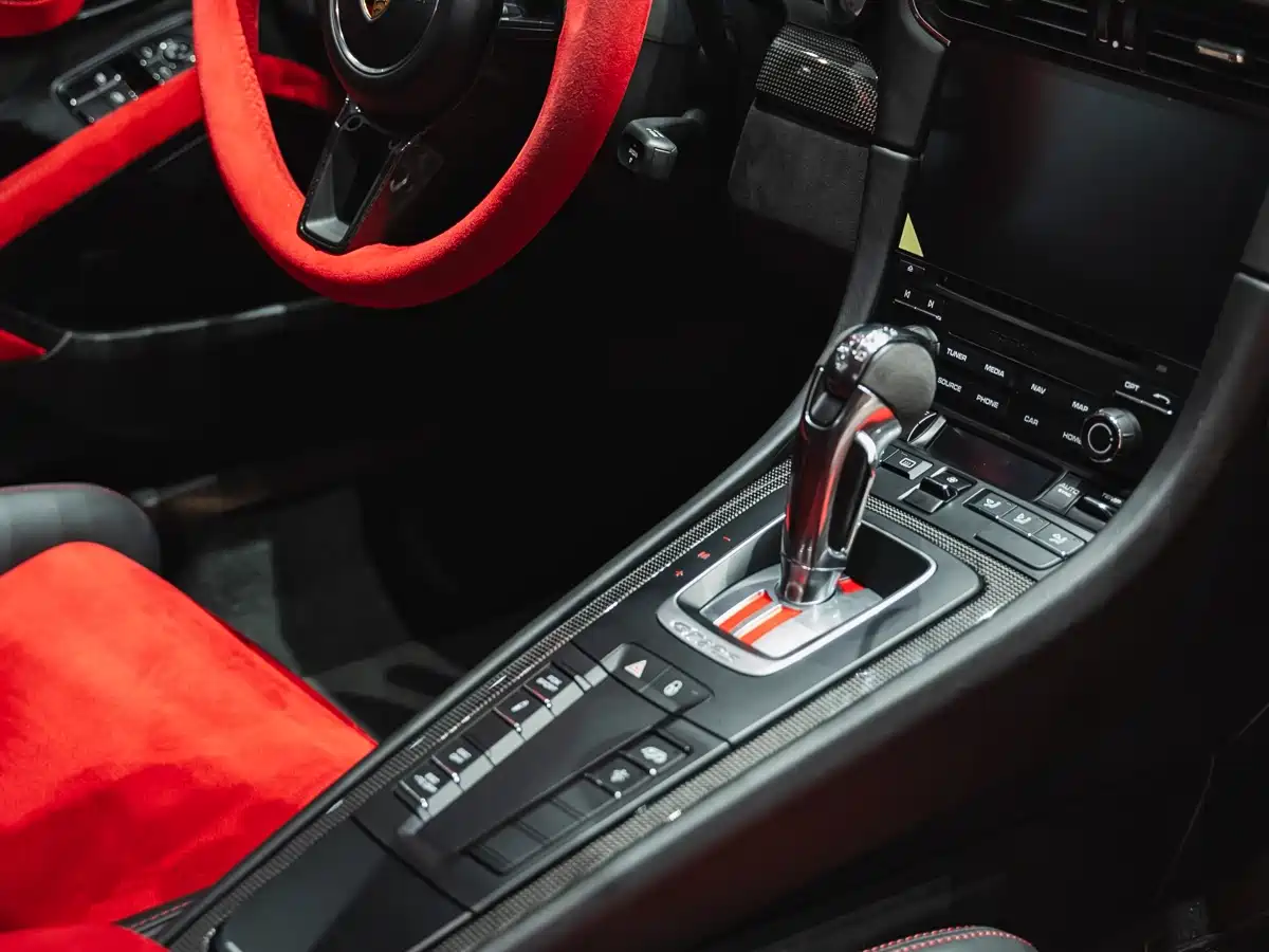 Porsche 911 2018 GT2 RS 3.8T фото 30