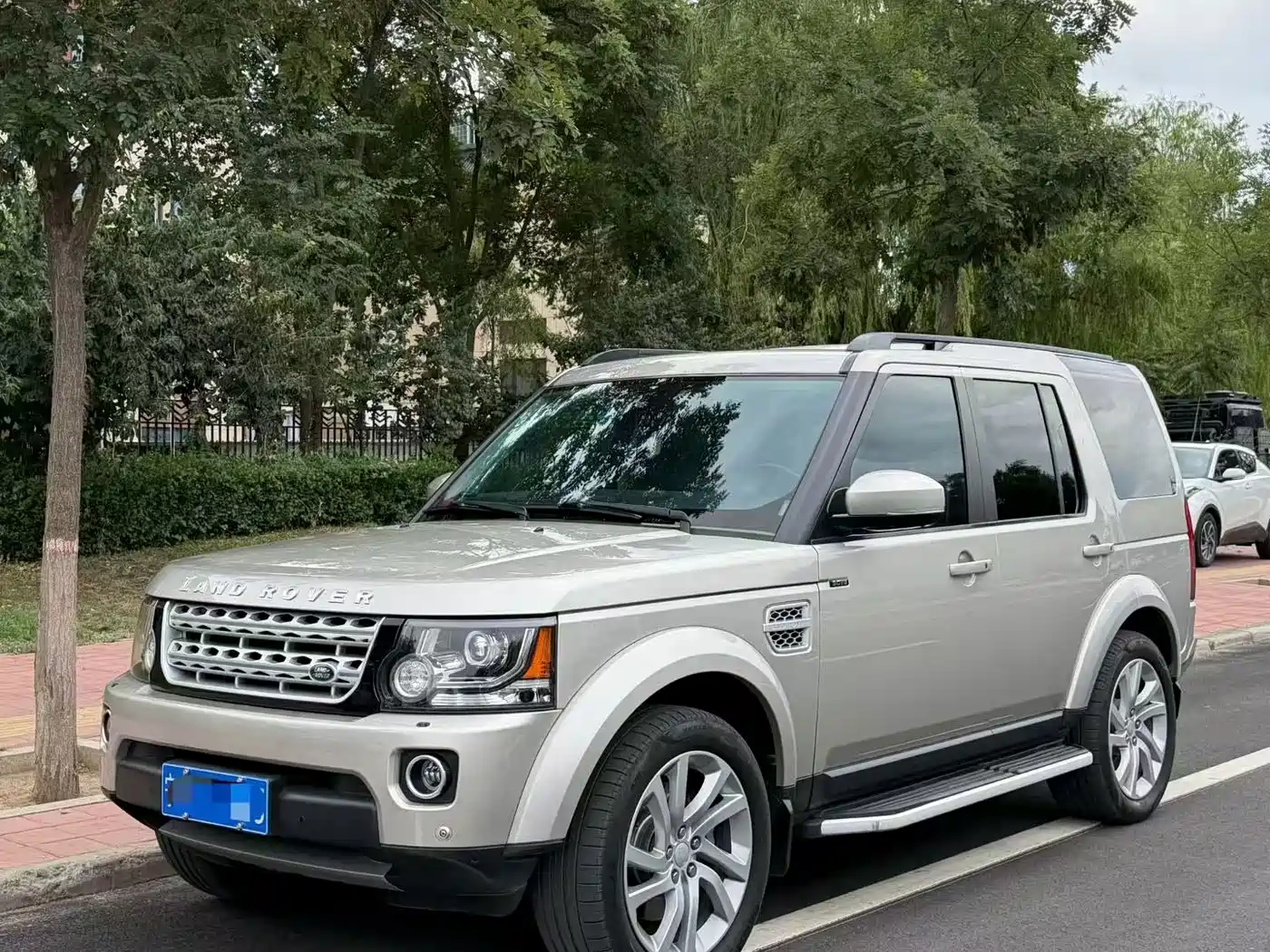 Photo 1 - Land Rover Discovery