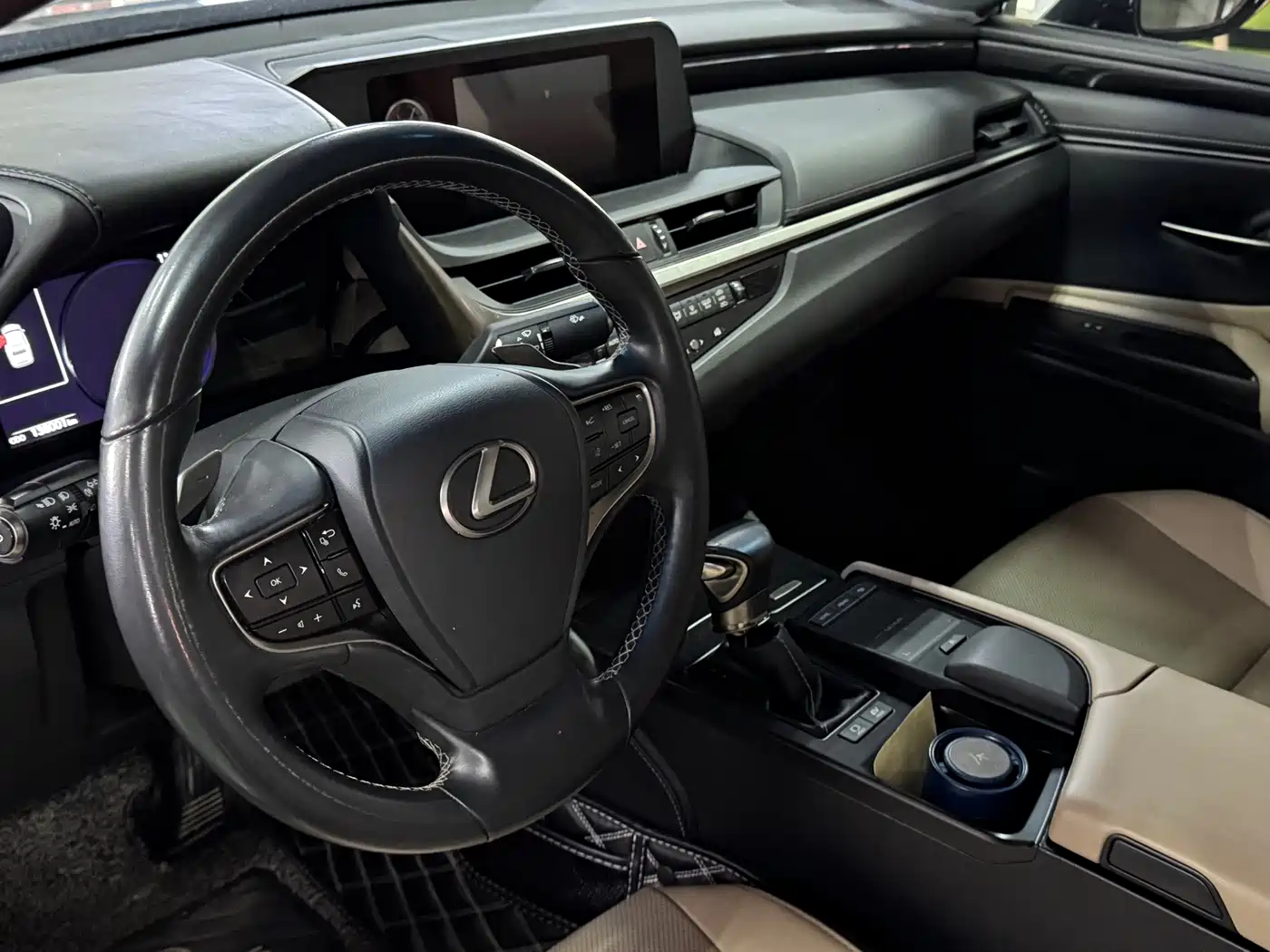 Lexus ES 2018 300h Excellence Edition China V фото 6