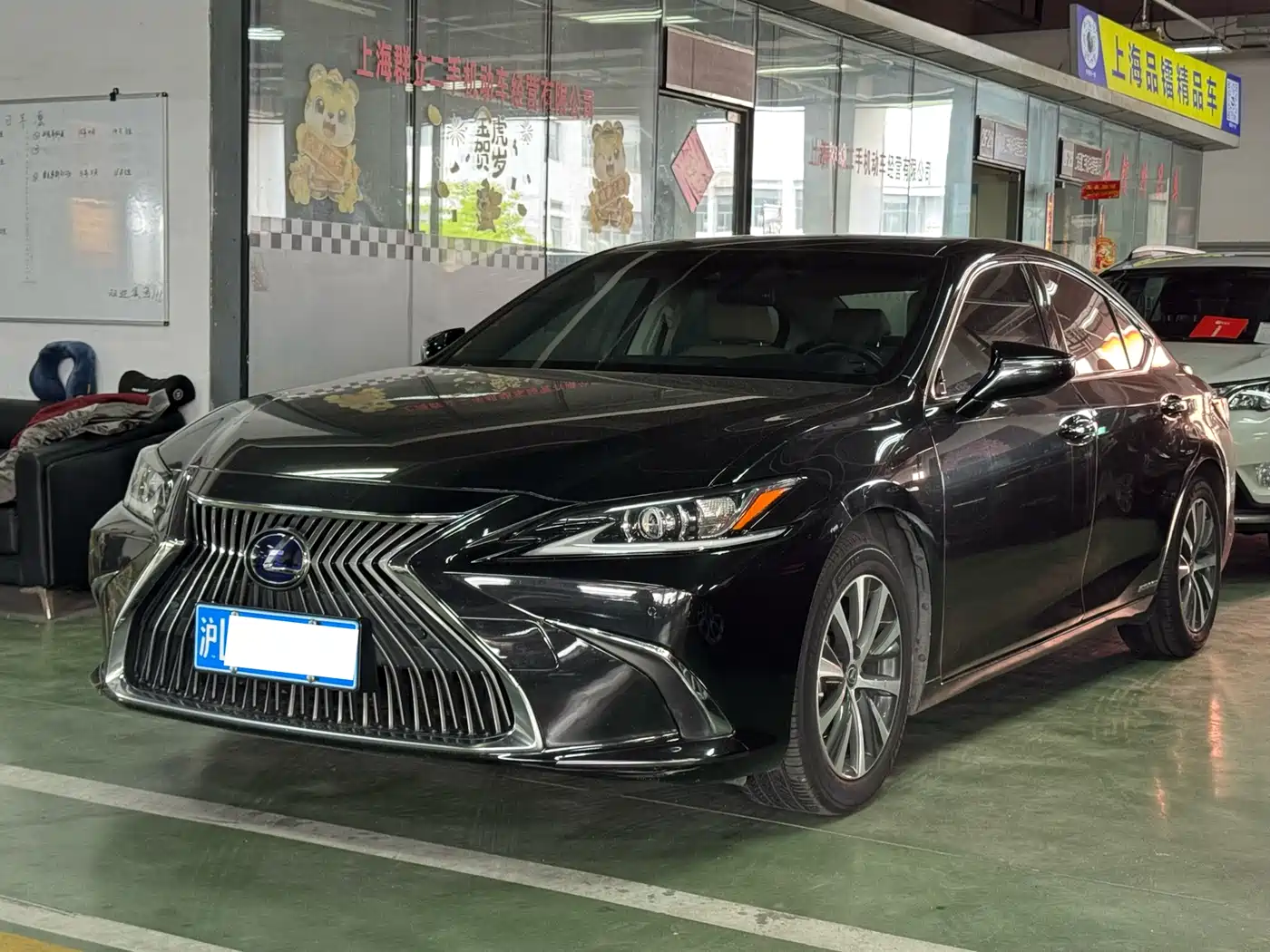 Lexus ES 2018 300h Excellence Edition China V